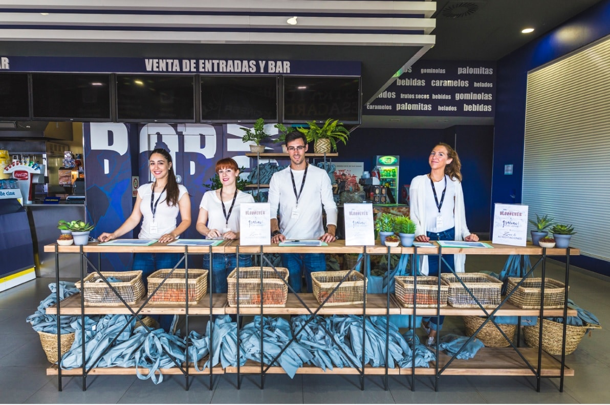 Innova Eventos Zaragoza | Eventos corporativos a medida | Team Buildings | Azafatas, empresas de catering en Zaragoza